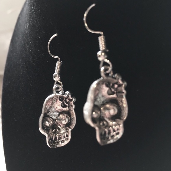 NWT Silver Sugar Skull Day of the Dead Dangle Earrings Boho Goth Punk Vibes - Picture 3 of 6